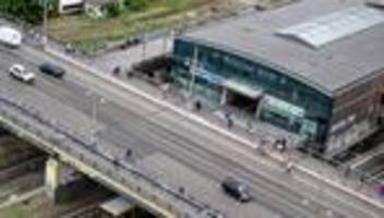 Feuerwehreinsatz: S-Bahnhof Warschauer Straße: Entwarnung nach Brandalarm