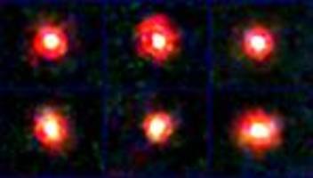 Rote Punkte im Weltall: Ist das etwa … ein Schwarzloch-Stern?