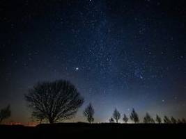 Klare Sternennacht: Silvester lohnt der Blick nach oben - nicht nur wegen Feuerwerk