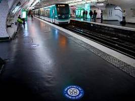 Polizei fasst Täter: Messerangreifer attackiert Frauen an Pariser Métro-Stationen