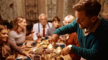 Festmahl liegt schwer im Magen? Dr. Riedl gibt 5 Tipps bei Verdauungsbeschwerden