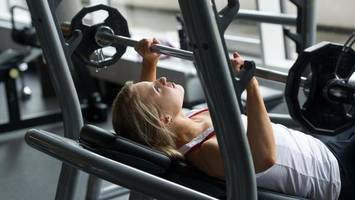 Fluchen für mehr Kraft? Wie Schimpfwörter die Leistung steigern können