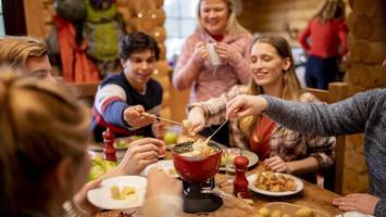 Wie viel Käse fürs Fondue zu Silvester? So rechnen Sie es einfach aus