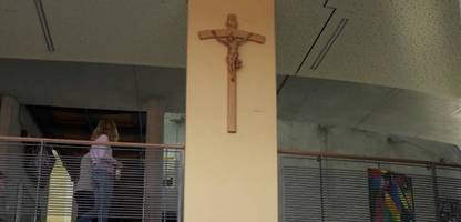 Bayern: Gerichtsurteil zu Kruzifix im Schulfoyer