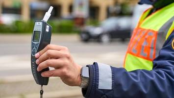 Blau an der Ampel: Seniorin verursacht Unfall an Heiligabend