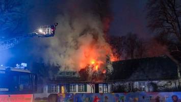 großeinsatz der feuerwehr: haus der jugend im hammer park in flammen