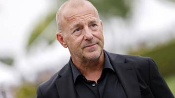 heino ferch über kindheit: „wenn der vater da war, fühlte es sich skurril an“