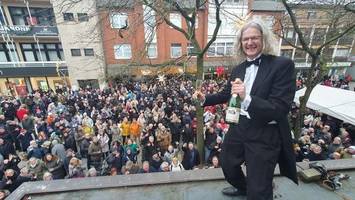 Nach Drohungen: Mehr Schutz für Geesthachts Antwort auf „Dinner for One“