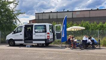 Integration: „Deutsch üben zwischen Containern und Campingtisch“