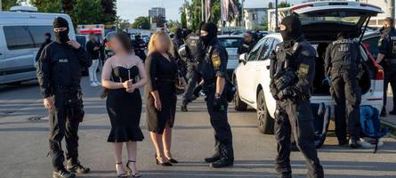 Razzia in Königsbrunn: 280 Polizisten durchsuchen knapp 350 Hochzeitsgäste