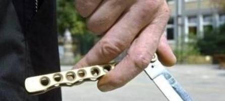 „Wenn du wegrennst, stechen wir dich ab“: 19-Jähriger droht Opfer mit Messer