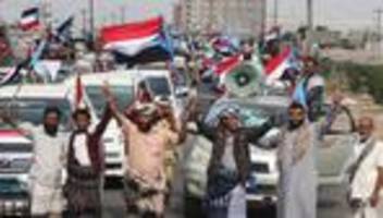 Nach Luftangriffen: Saudi-Arabien fordert Separatisten zum Rückzug auf