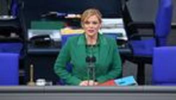 Parlament in unsicheren Zeiten: Bundestagspräsidentin fordert besseren Schutz des Parlaments