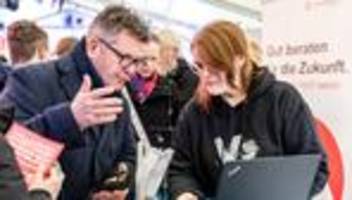 Strukturwandel: Cottbuser Unternehmen buhlen nach Weihnachten um Heimkehrer