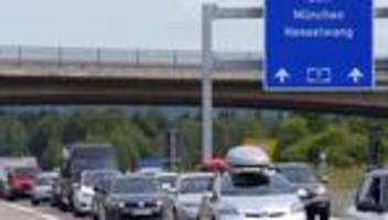 verkehr: dichter verkehr und verzögerungen am grenztunnel füssen