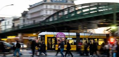 Deutschlandticket, Pendlerpauschale, Neuwagen-Förderung: Das ändert sich 2026 für Auto- und Bahnfahrer