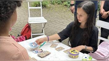 Für zehn Euro das Abendblatt lesen und lernschwachen Kindern helfen