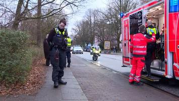 Jugendlicher (16) springt aus erstem Stock und landet in Klinik