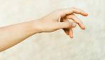 fingernägel: haben sie auch komische rillen in den nägeln?