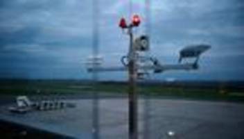 Nebelglocke: Nebel legt Flughafen Dortmund weitgehend lahm