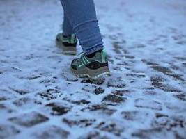 DWD warnt erneut: Niesel und Frost: Hier herrscht Rutschgefahr in Deutschland