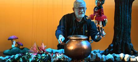 Hexentanz, Puppenballett – und Doro Bär tritt auch auf: Die Puppenkiste probt für ihr Silvesterkabarett