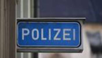 Bedrohung: Mann stürmt Kirche mit Messer und bedroht Besucher