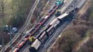 lange reparatur: große schäden nach zugunfall zwischen hannover und göttingen