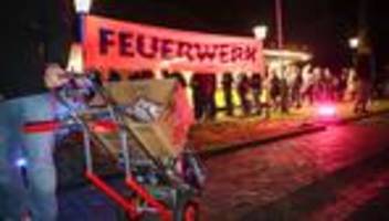 Silvesterknaller: Lange Schlangen beim Feuerwerksverkauf in Hamburg
