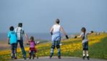 Umfrage: Vorsätze der Deutschen: Mehr Zeit mit Familie und Freunden