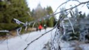 Wetter: Glättegefahr und Schnee in Sachsen