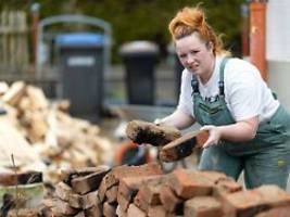 Business mit Hass-Kommentaren: Bau-Influencerin Cindy Speich: Mache aus Scheiße Gold