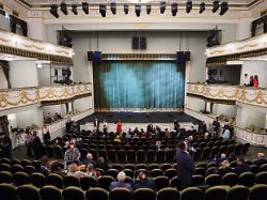 Stuck statt Schutt: Russland feiert sich im ehemals zerbombten Theater von Mariupol