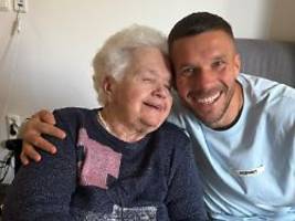 Wie zweite Mutter für mich: Podolski trauert mit emotionalen Worten um seine Großmutter