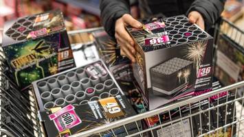 Böller-Verkauf startet in Berlin – Feuerwehr warnt vor „zu vielen Chaoten“