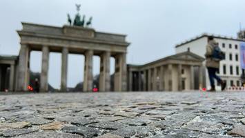 Glatteis und sogar Schnee: Berlin und Brandenburg schlittern ins neue Jahr