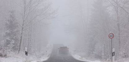glatteis-gefahr: achtung, rutschig! so fahren sie sicher bei eis und schnee