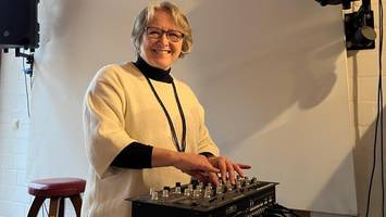 Mit 59 neu hinterm Mischpult – Diese DJane hat strenge Regeln