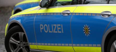 jugendliche reißen mülleimer ab und fliehen