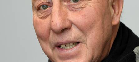 wie kommt man ausgerechnet in augsburg dazu, kabarettist zu werden, herr tuiach?