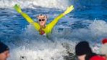 Abgehärtet ins neue Jahr: Schön abgehärtet - Eisbader gehen in die Ostsee vor Usedom