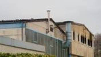 Millionenschaden: Mann stirbt bei verheerendem Feuer an Rauchvergiftung