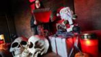 Schrottwichteln: Menschen tauschen ungewollte Geschenke im Hamburger Dungeon