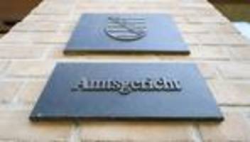 senioren bestohlen: diebstahl im pflegeheim - mitarbeiter angeklagt