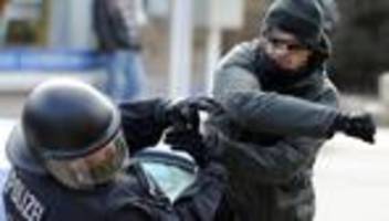 Weitere Zunahme erwartet: Aggression gegen Einsatzkräfte - mehr Fälle in MV