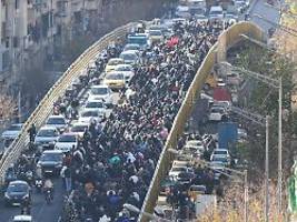 Gefahr für das Regime?: Proteste im Iran richten sich mehr und mehr gegen Führung