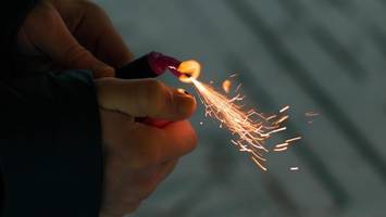 Silvester getrennt feiern: Krise oder Vertrauensbeweis?