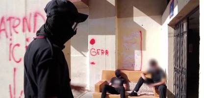 Drogengewalt in den Sozialbauviertel von Marseille: »Ich wurde noch nie geschnappt. Wir sind jung, schnell und taff« - SPIEGEL TV