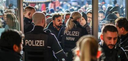 Tumulte nach Bank-Einbruch in Gelsenkirchen: »Wir wollen rein!«
