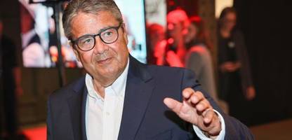 sigmar gabriel kanzelt genossen ab